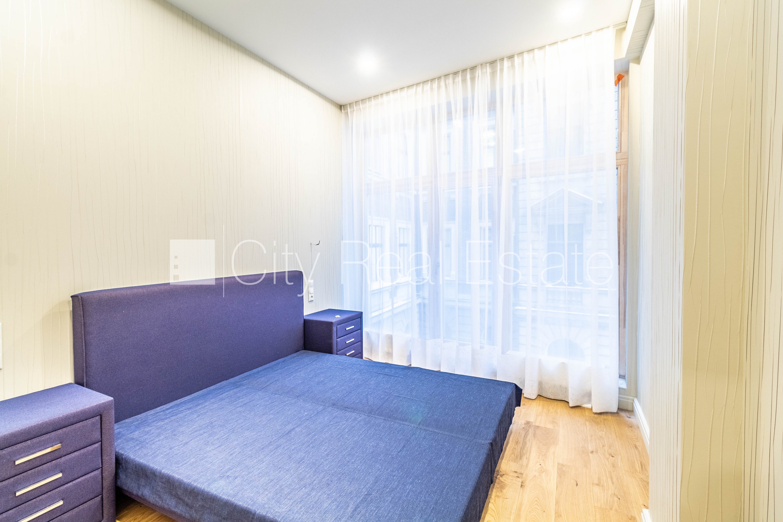 Sludinājumi. Jaunceltne, slēgts pagalms, ieeja no pagalma, ir lifts, balkons 1,80 m2, logi vērsti uz pagalma Cena: 900 EUR/mēn Foto #4