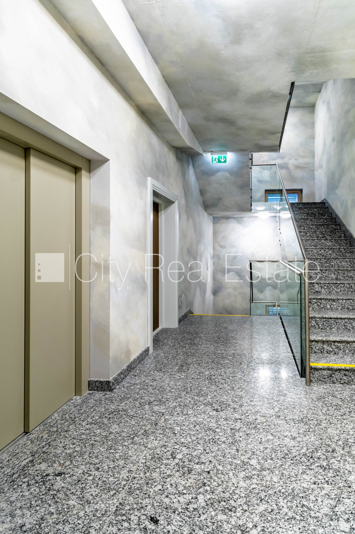 Sludinājumi. Jaunceltne, slēgts pagalms, ieeja no pagalma, ir lifts, balkons 1,80 m2, logi vērsti uz pagalma Cena: 900 EUR/mēn Foto #11