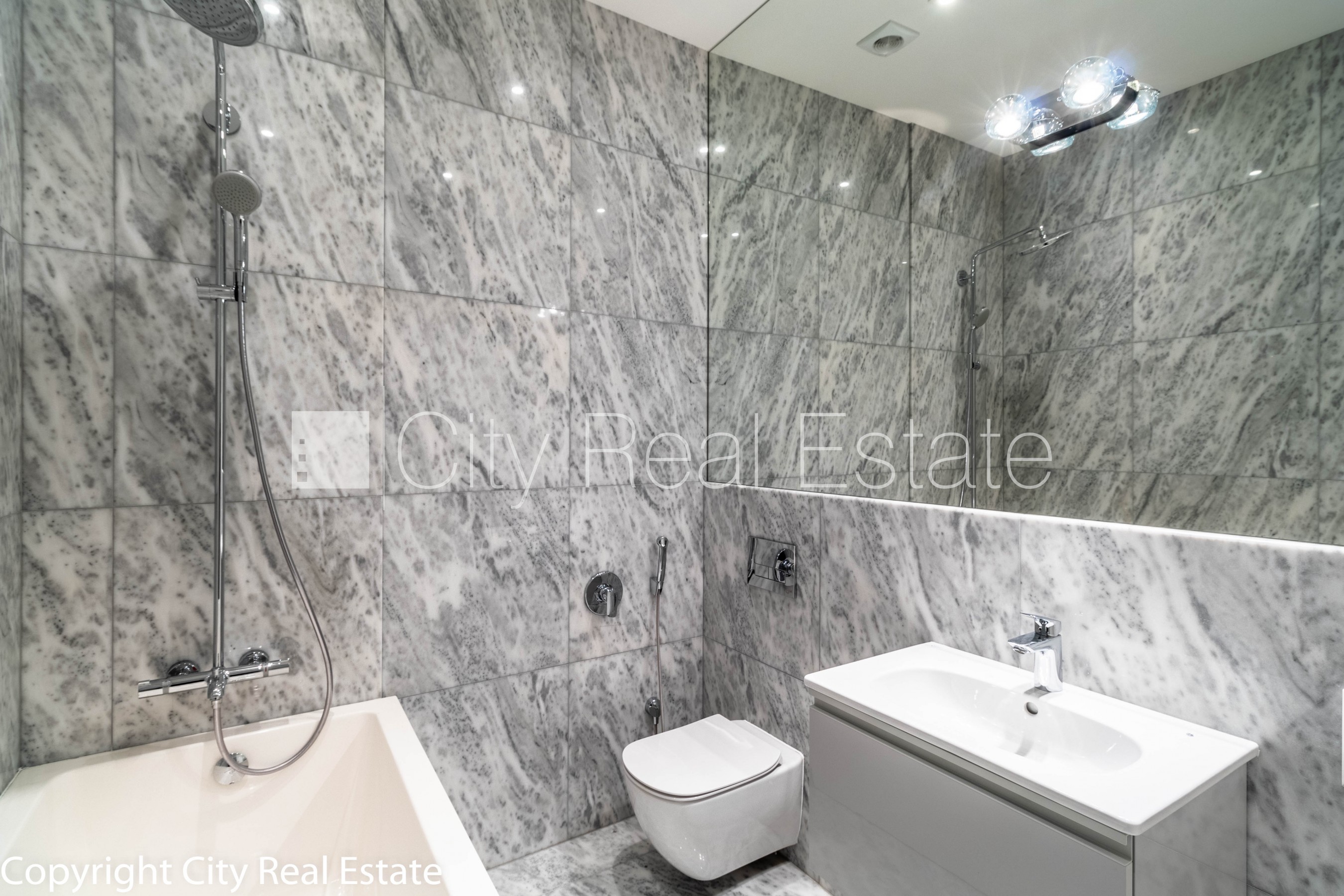 Sludinājumi. Jaunceltne, slēgts pagalms, ieeja no pagalma, ir lifts, balkons 1,80 m2, logi vērsti uz pagalma Cena: 900 EUR/mēn Foto #9