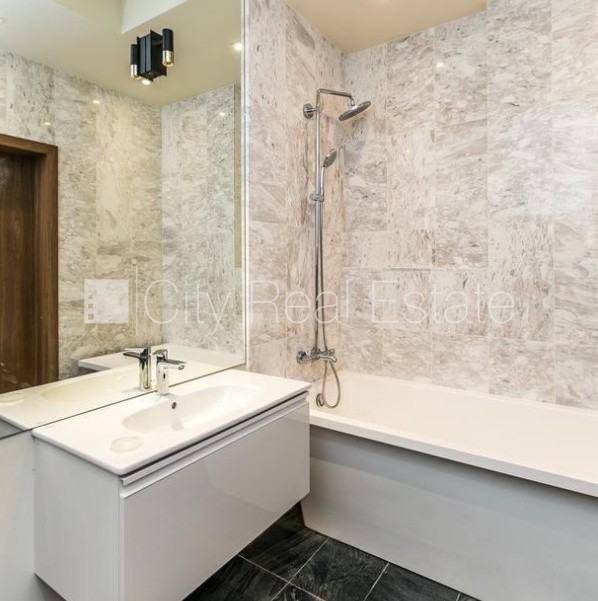 Sludinājumi. Jaunceltne, fasādes māja, slēgts pagalms, ieeja no pagalma, ir lifts, balkons 1,8 m2, terase 32,30 Cena: 1750 EUR/mēn Foto #8