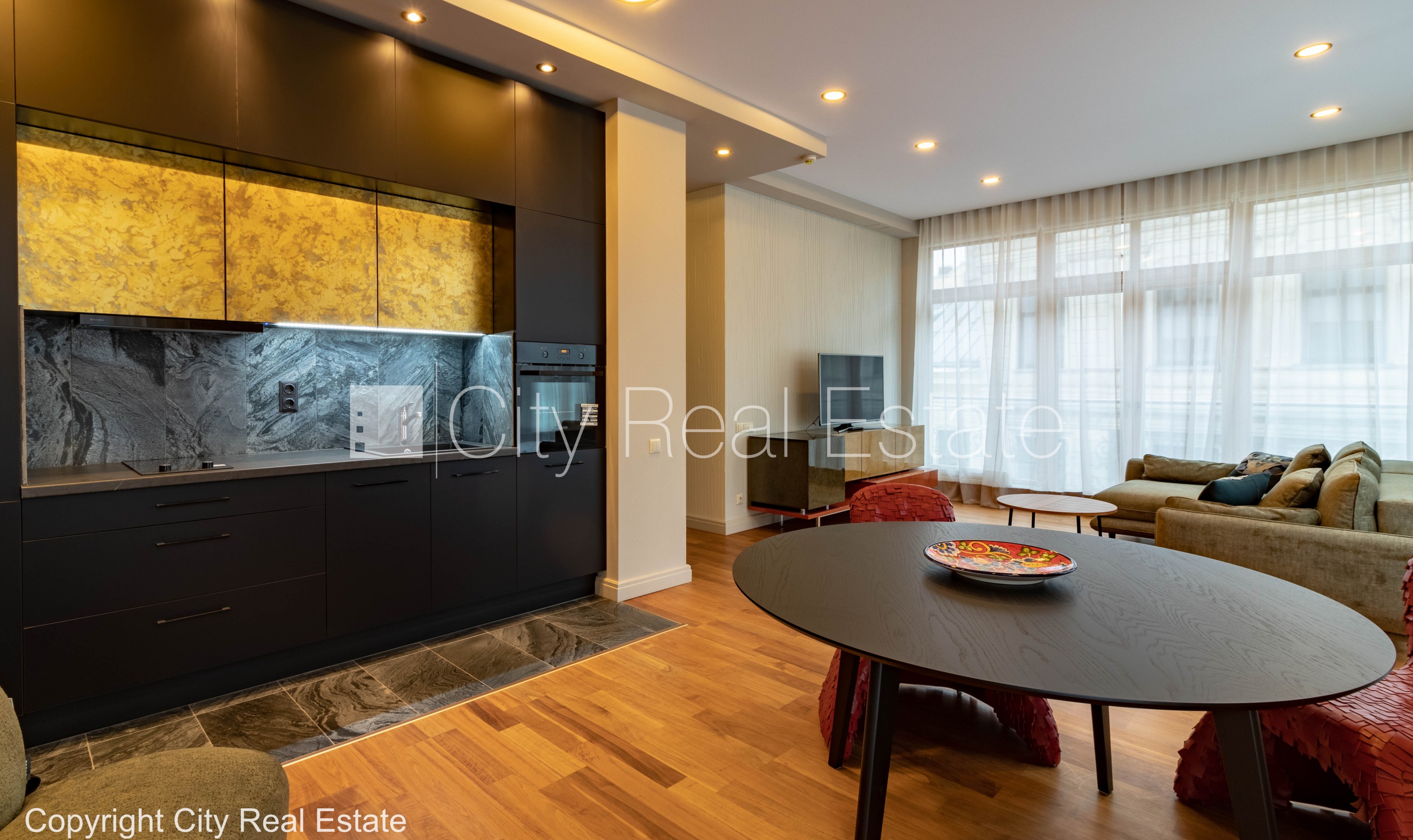 Sludinājumi. Jaunceltne, fasādes māja, slēgts pagalms, ieeja no pagalma, ir lifts, balkons 1,8 m2, terase 32,30 Cena: 1750 EUR/mēn Foto #2