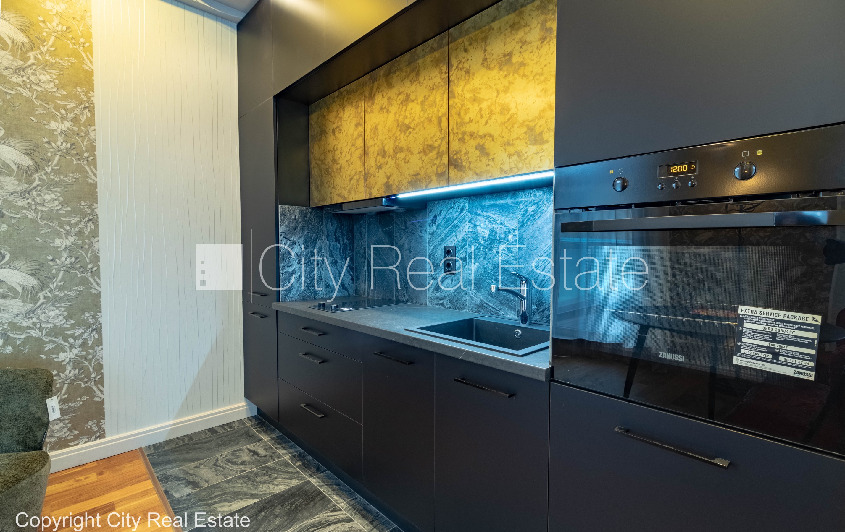 Sludinājumi. Jaunceltne, fasādes māja, slēgts pagalms, ieeja no pagalma, ir lifts, balkons 1,8 m2, terase 32,30 Cena: 1750 EUR/mēn Foto #3