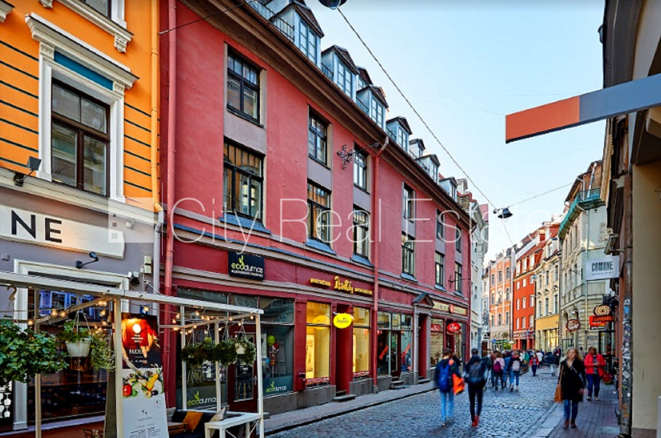 Sludinājumi. Fasādes māja, renovēta māja, mainīts Jumta segums, bruģēts piebraucamais ceļš, ieeja no ielas, Cena: 1000 EUR/mēn Foto #21