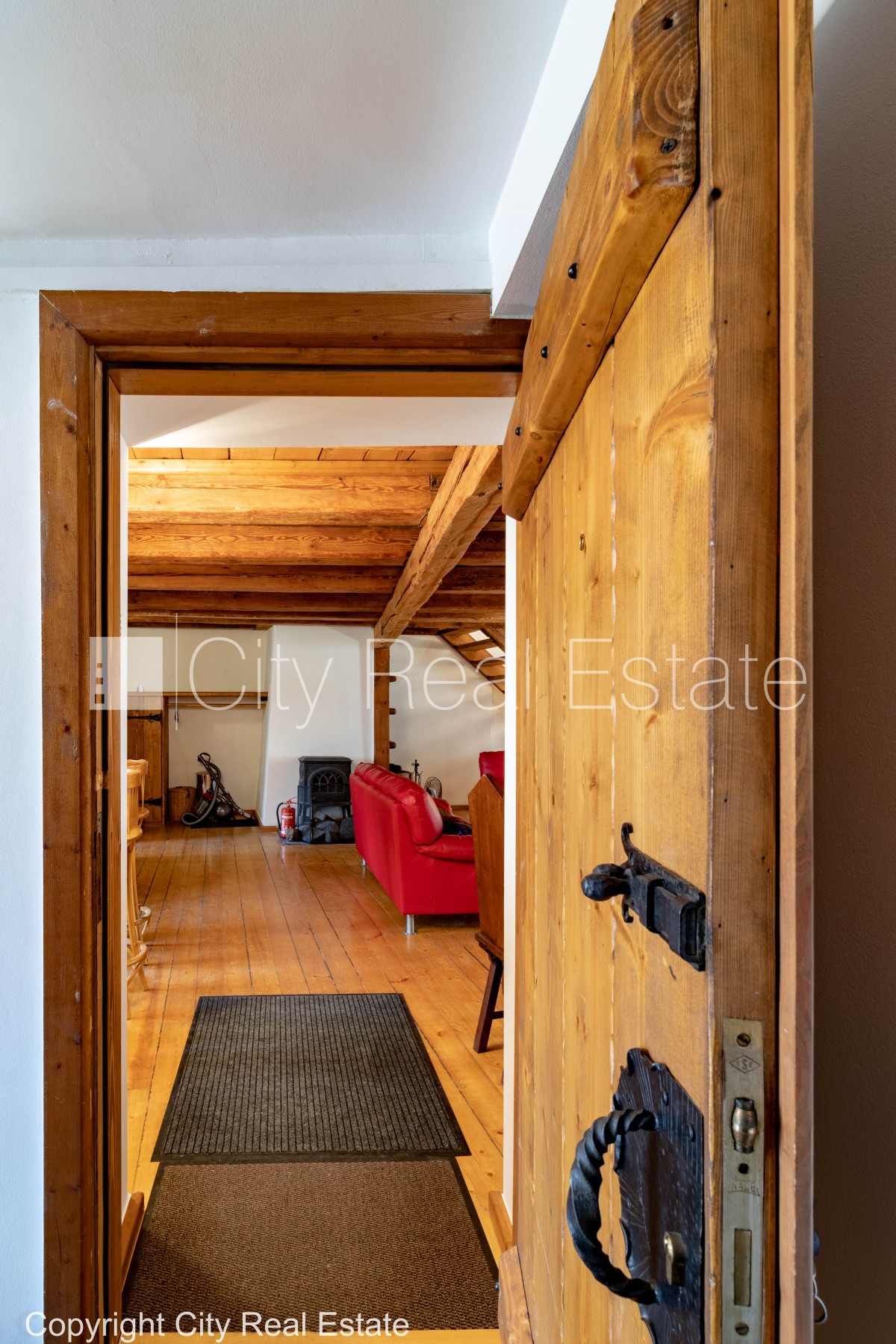 Sludinājumi. Fasādes māja, renovēta māja, mainīts Jumta segums, bruģēts piebraucamais ceļš, ieeja no ielas, Cena: 1000 EUR/mēn Foto #20