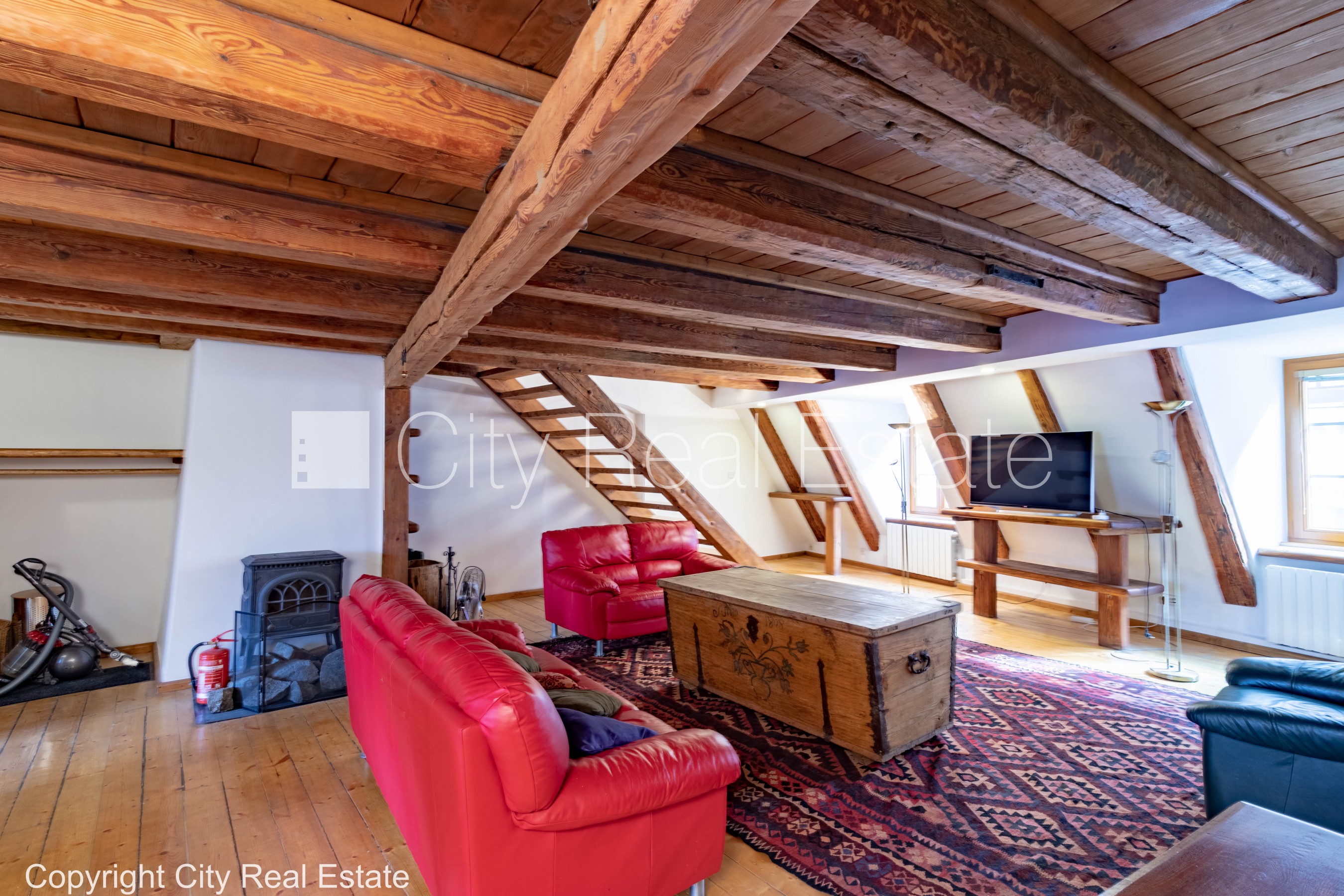 Sludinājumi. Fasādes māja, renovēta māja, mainīts Jumta segums, bruģēts piebraucamais ceļš, ieeja no ielas, Cena: 1000 EUR/mēn Foto #3