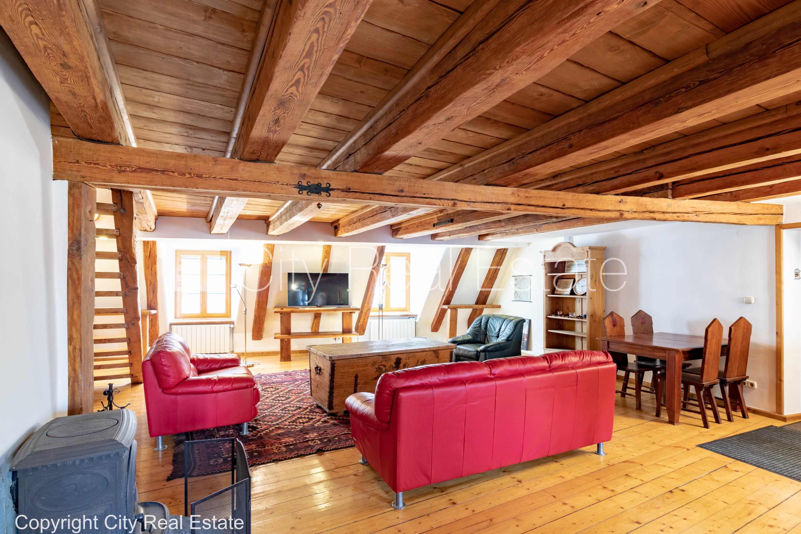 Sludinājumi. Fasādes māja, renovēta māja, mainīts Jumta segums, bruģēts piebraucamais ceļš, ieeja no ielas, Cena: 1000 EUR/mēn Foto #2