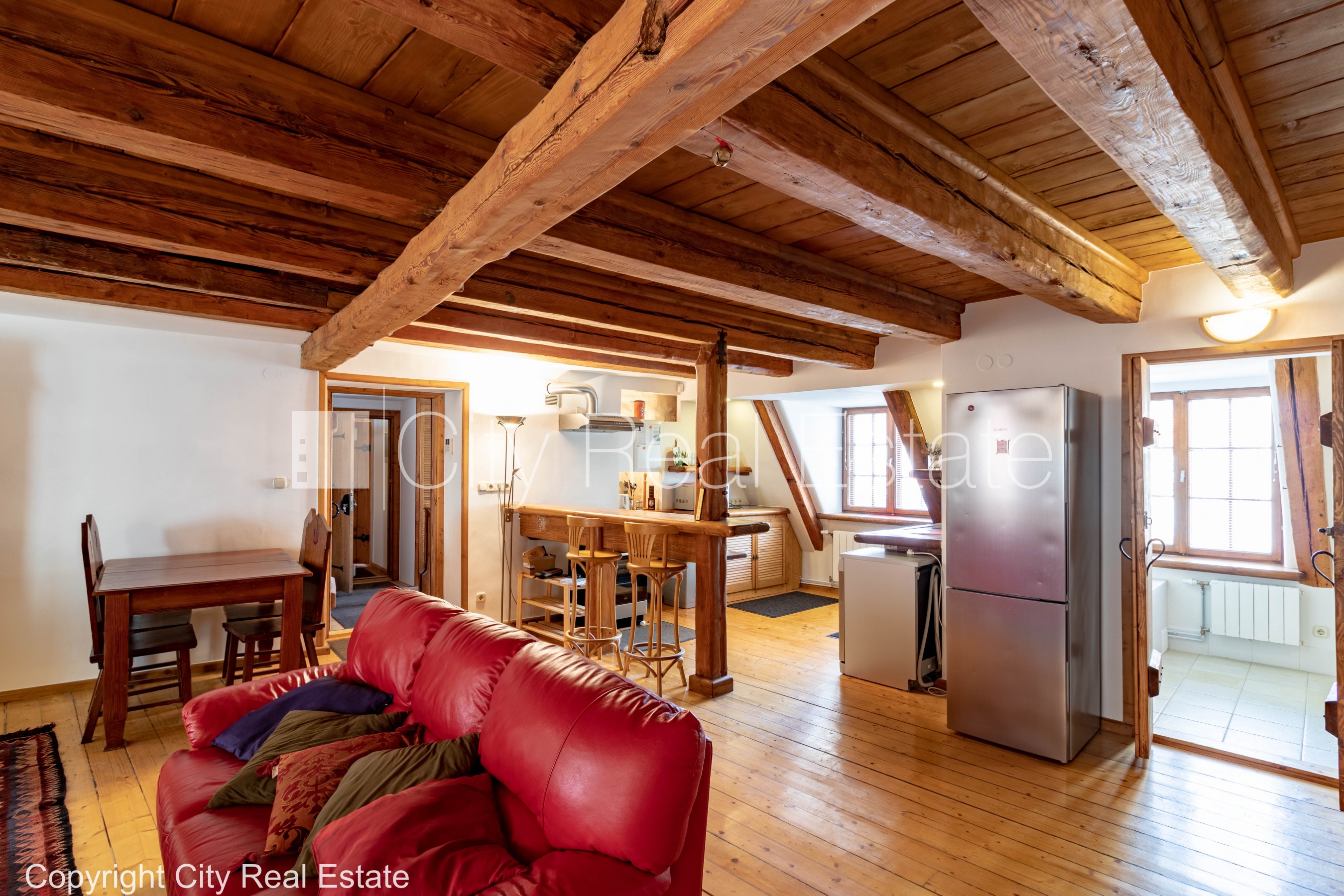 Sludinājumi. Fasādes māja, renovēta māja, mainīts Jumta segums, bruģēts piebraucamais ceļš, ieeja no ielas, Cena: 1000 EUR/mēn Foto #4