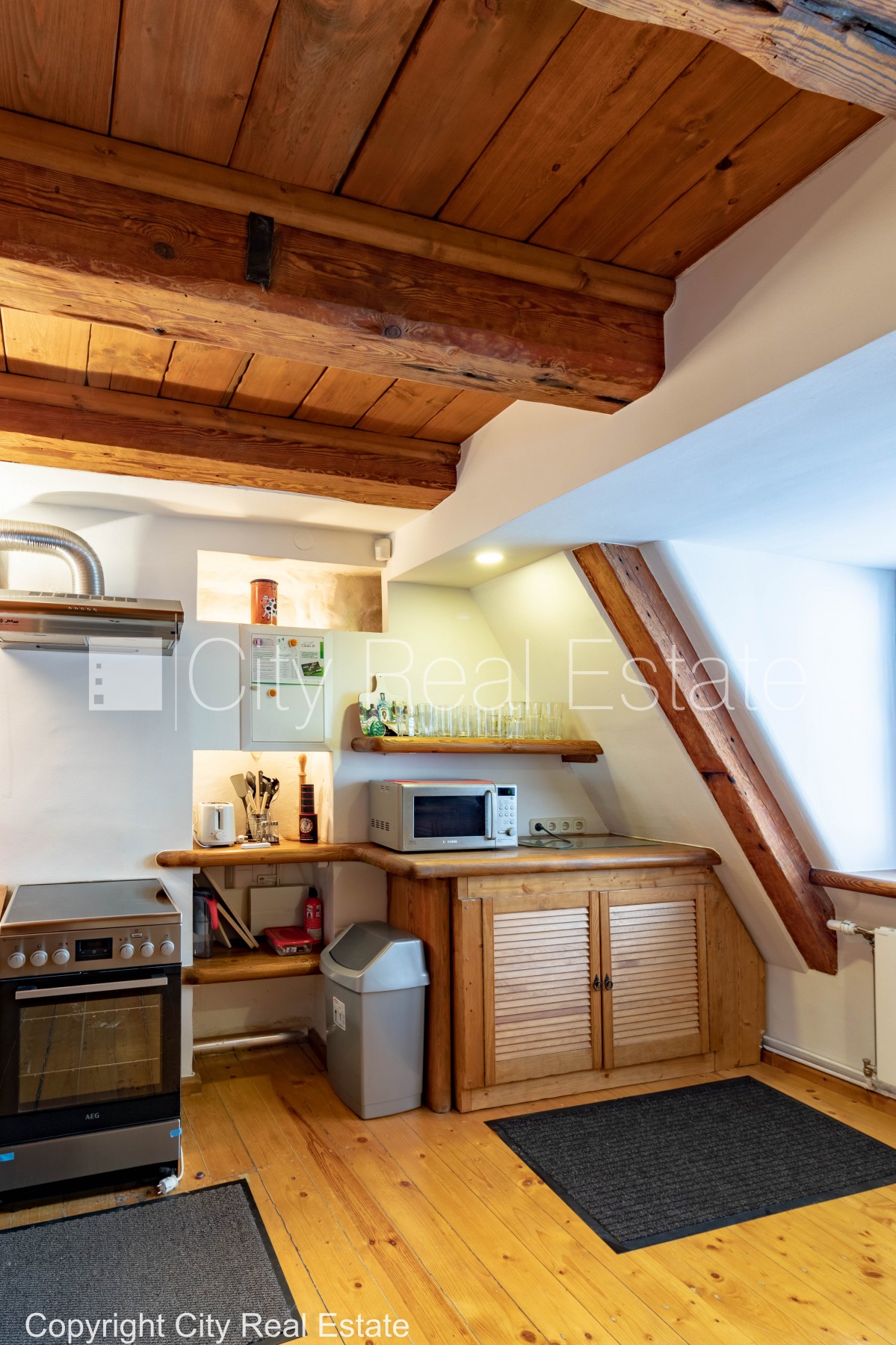 Sludinājumi. Fasādes māja, renovēta māja, mainīts Jumta segums, bruģēts piebraucamais ceļš, ieeja no ielas, Cena: 1000 EUR/mēn Foto #6