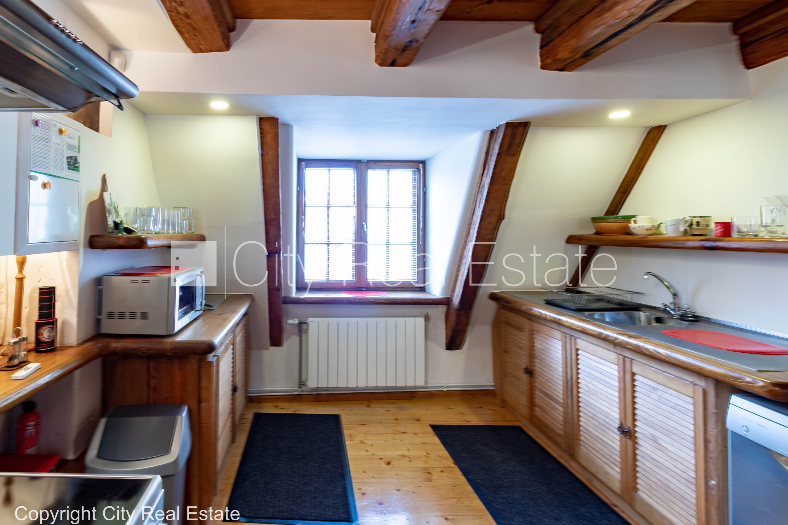 Sludinājumi. Fasādes māja, renovēta māja, mainīts Jumta segums, bruģēts piebraucamais ceļš, ieeja no ielas, Cena: 1000 EUR/mēn Foto #5