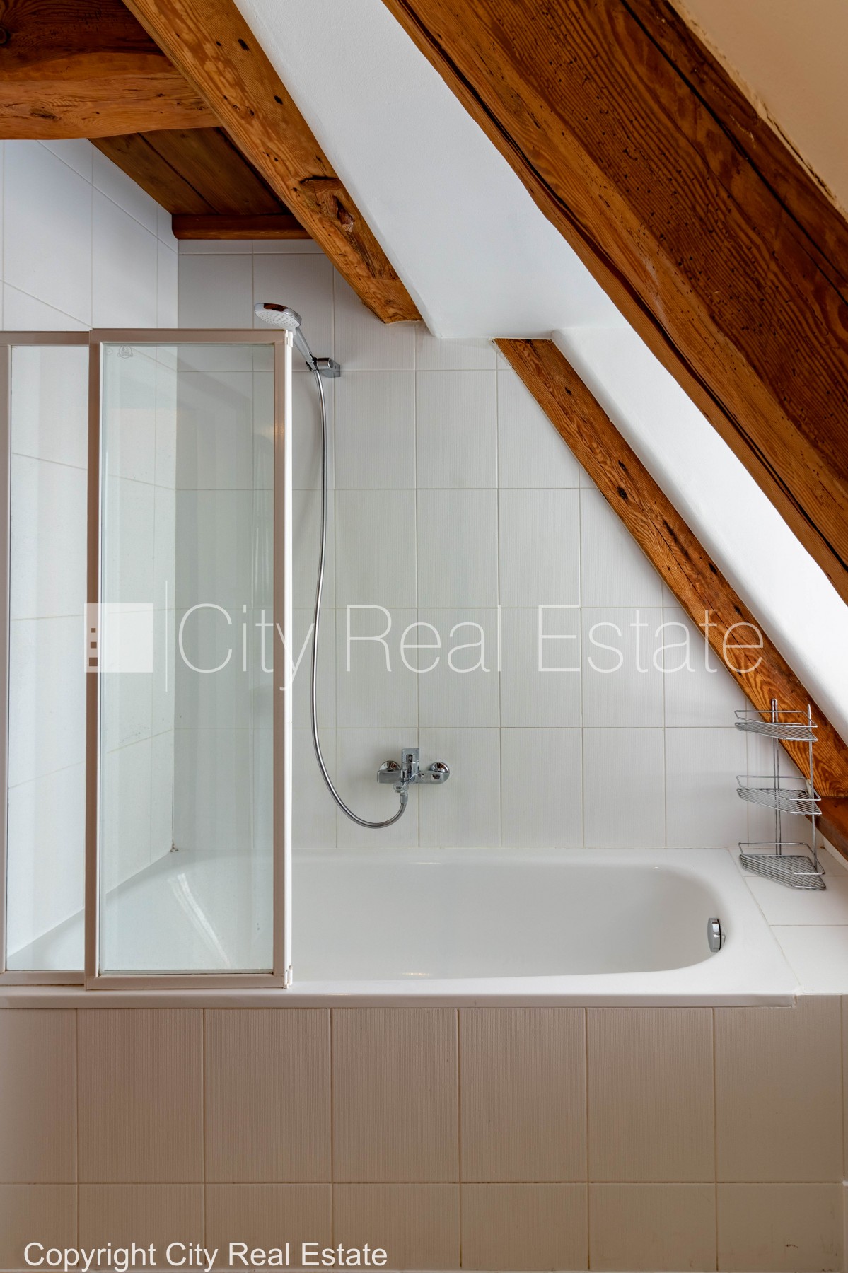 Sludinājumi. Fasādes māja, renovēta māja, mainīts Jumta segums, bruģēts piebraucamais ceļš, ieeja no ielas, Cena: 1000 EUR/mēn Foto #10