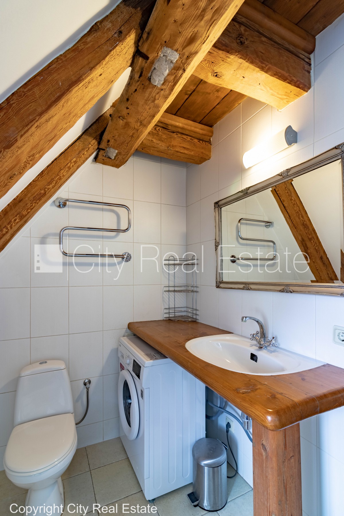 Sludinājumi. Fasādes māja, renovēta māja, mainīts Jumta segums, bruģēts piebraucamais ceļš, ieeja no ielas, Cena: 1000 EUR/mēn Foto #11