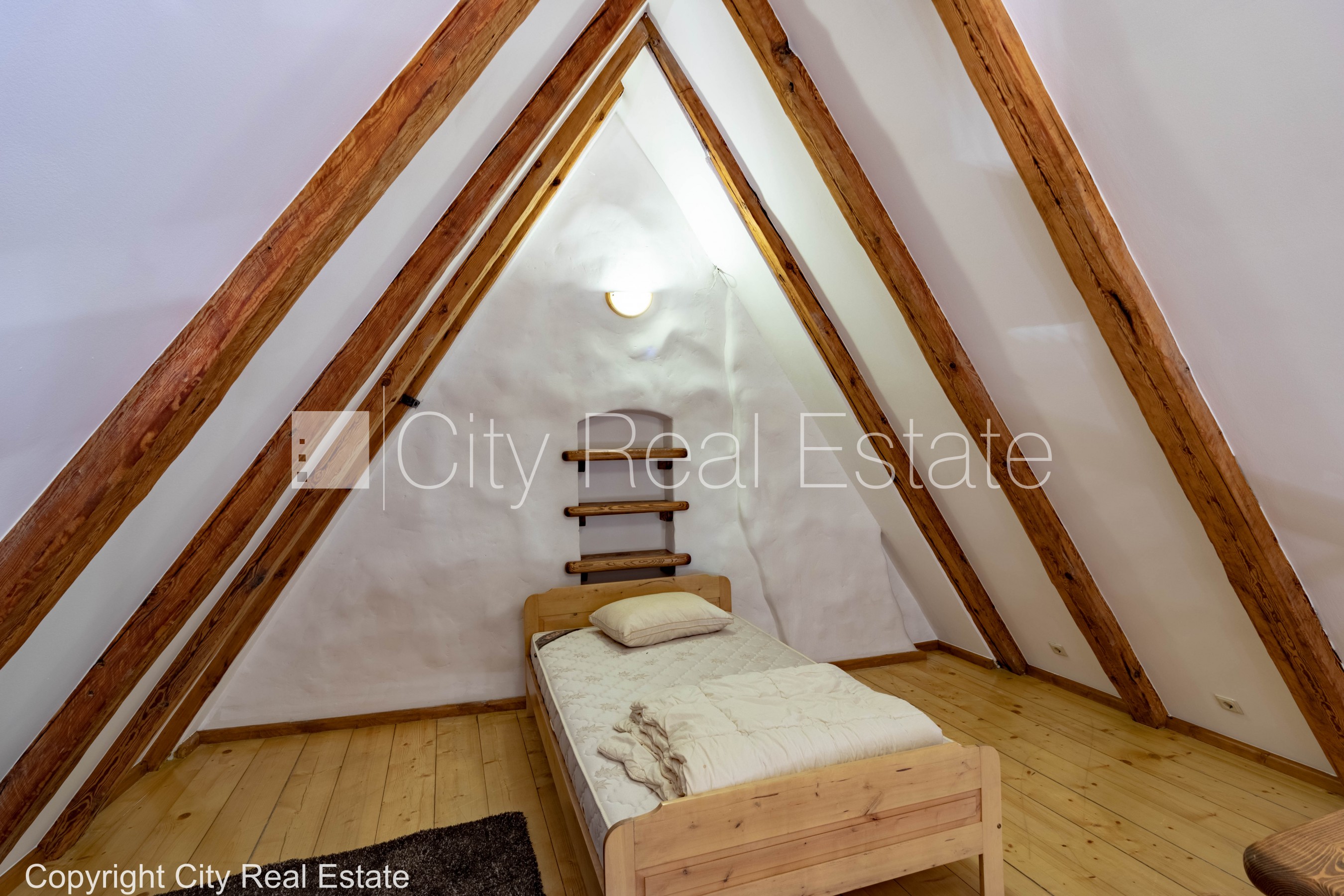 Sludinājumi. Fasādes māja, renovēta māja, mainīts Jumta segums, bruģēts piebraucamais ceļš, ieeja no ielas, Cena: 1000 EUR/mēn Foto #18