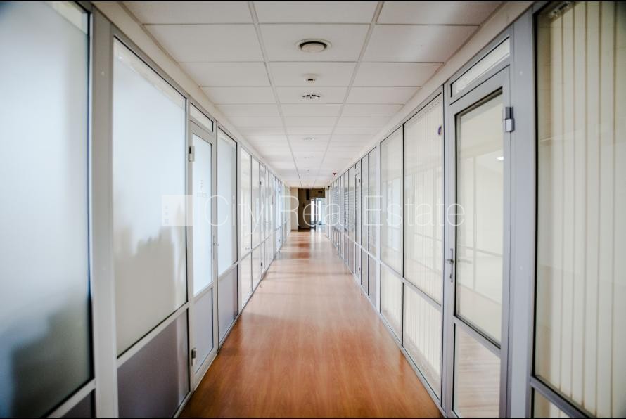 Sludinājumi. Renovēta māja, viena kvadrātmetra apsaimniekošanas maksa mēnesī  2,2 EUR, slēgta teritorija, vieta Cena: 225 EUR/mēn Foto #3