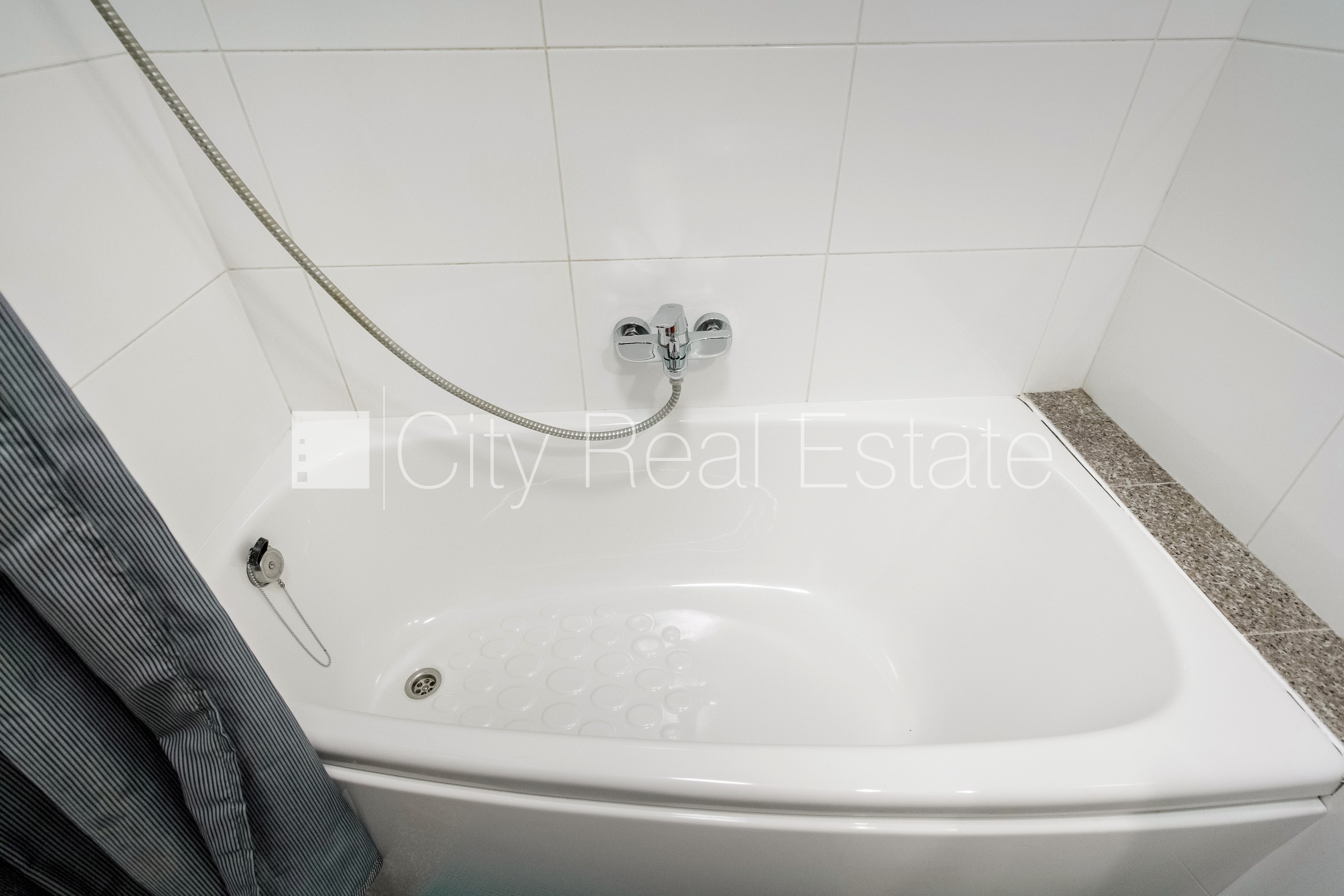 Sludinājumi. Šo dzīvokli izīrē pa diennaktīm (īstermiņa īre), īres cena sludinājumā norādīta par vienu diennakts Cena: 45 EUR/mēn Foto #18