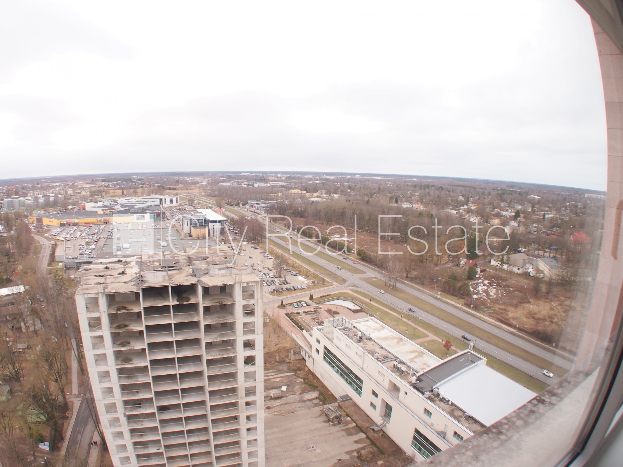 Объявление. Новостройка, закрытая территория, вход с улицы, окна выходят на улицу, одна изолированная комната, Цена: 680 EUR/мес. Foto #4