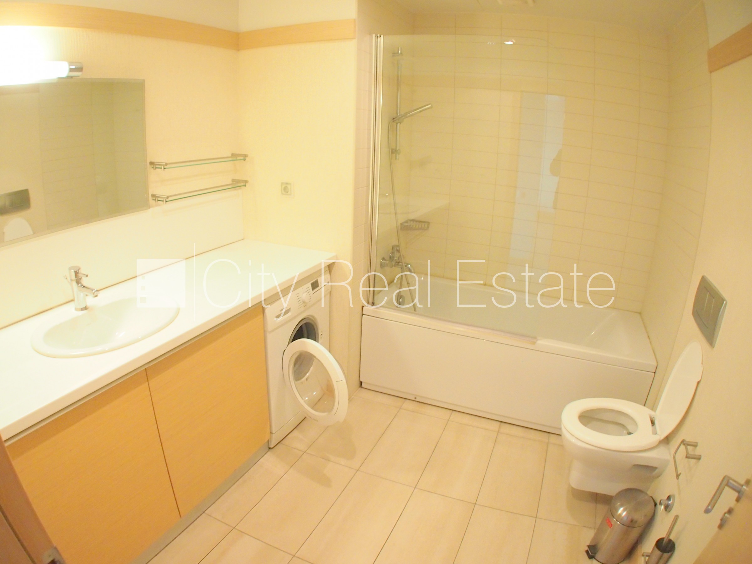 Объявление. Новостройка, закрытая территория, вход с улицы, окна выходят на улицу, одна изолированная комната, Цена: 680 EUR/мес. Foto #23