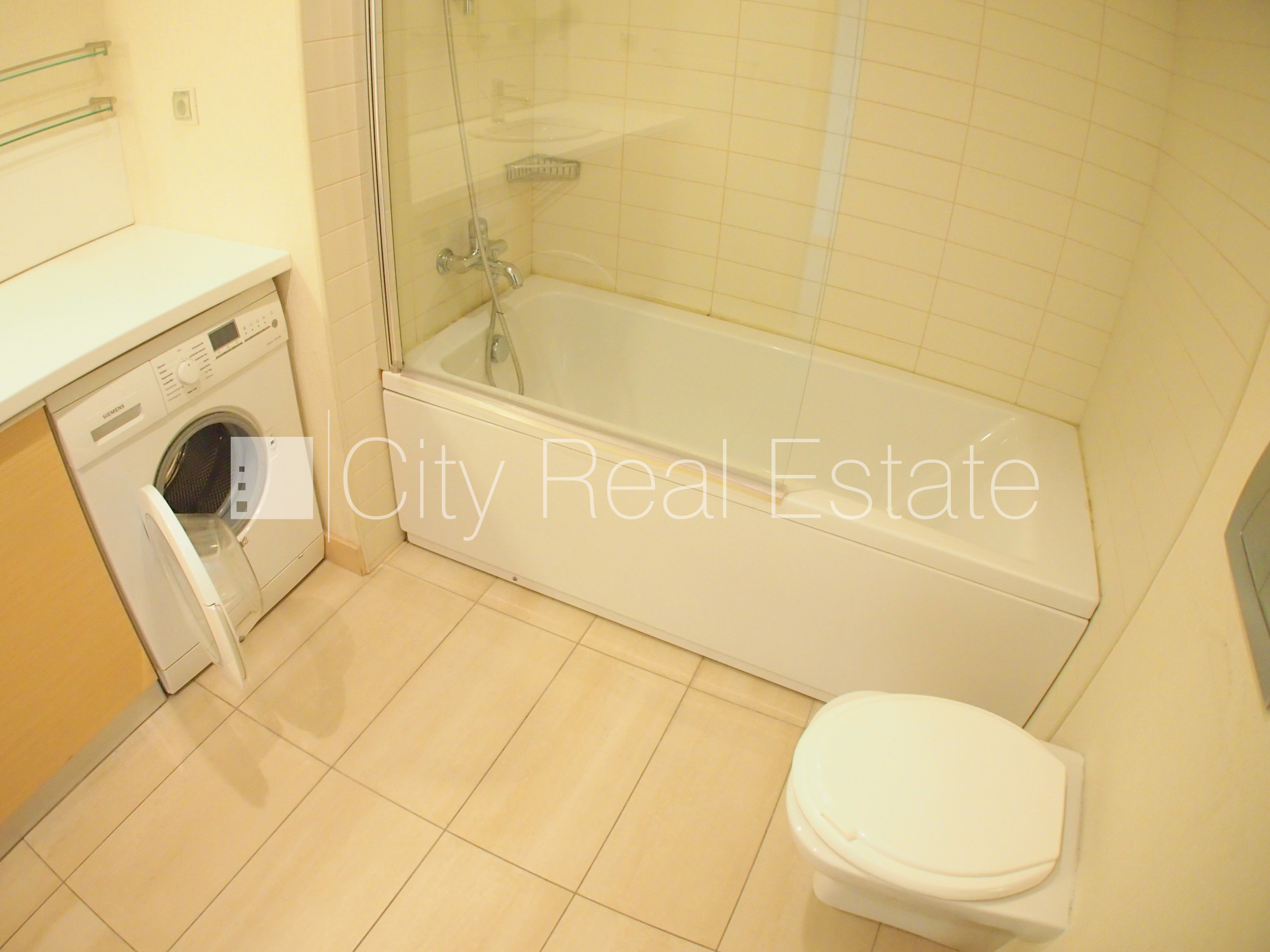 Объявление. Новостройка, закрытая территория, вход с улицы, окна выходят на улицу, одна изолированная комната, Цена: 680 EUR/мес. Foto #24