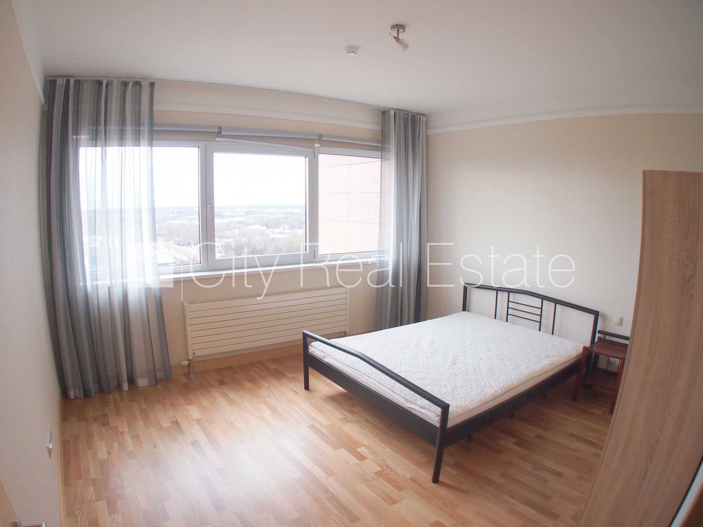 Объявление. Новостройка, закрытая территория, вход с улицы, окна выходят на улицу, одна изолированная комната, Цена: 680 EUR/мес. Foto #18