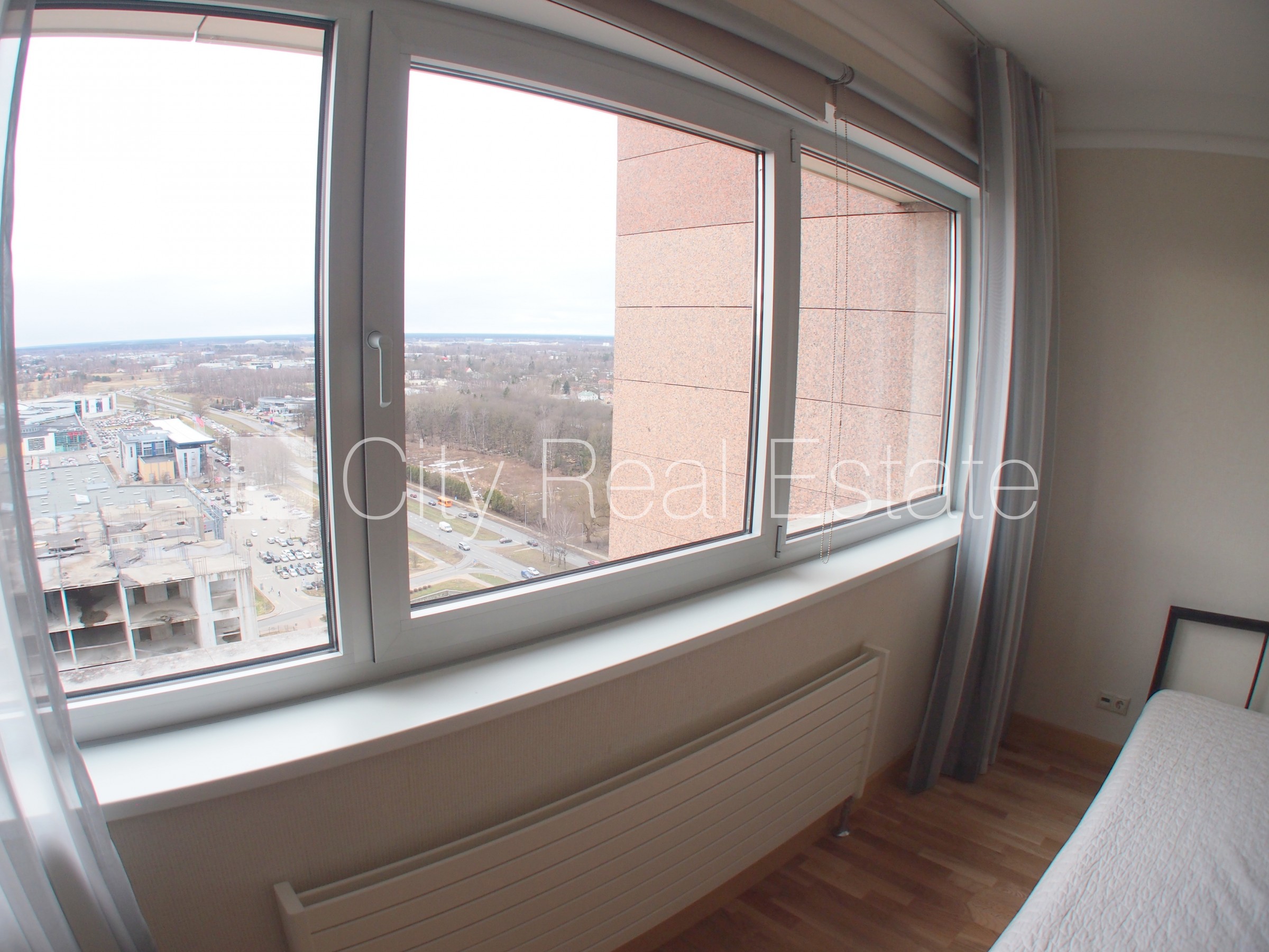 Объявление. Новостройка, закрытая территория, вход с улицы, окна выходят на улицу, одна изолированная комната, Цена: 680 EUR/мес. Foto #21