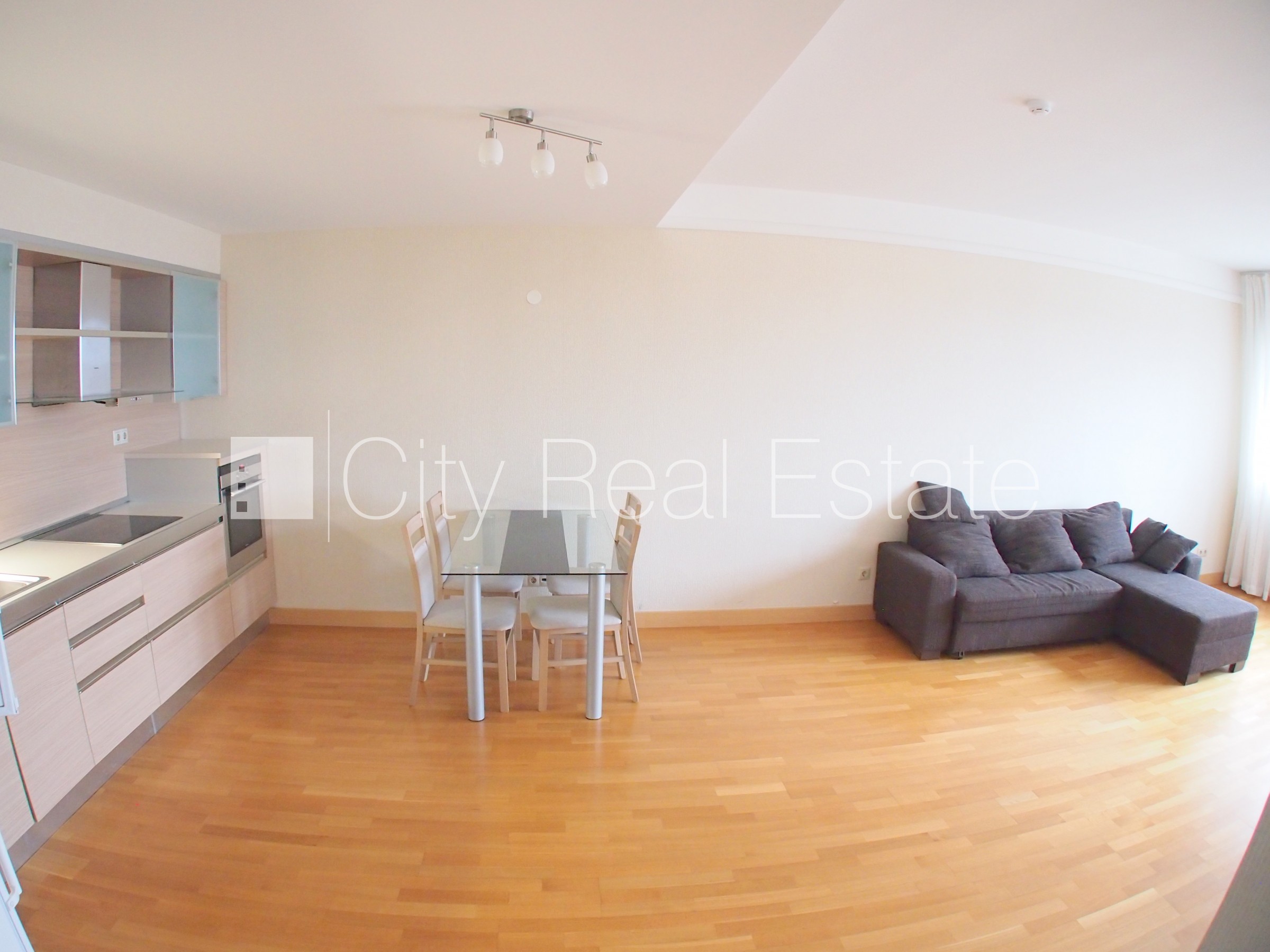 Объявление. Новостройка, закрытая территория, вход с улицы, окна выходят на улицу, одна изолированная комната, Цена: 680 EUR/мес. Foto #12