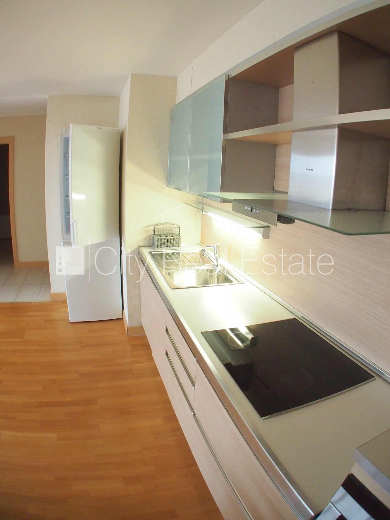 Объявление. Новостройка, закрытая территория, вход с улицы, окна выходят на улицу, одна изолированная комната, Цена: 680 EUR/мес. Foto #10