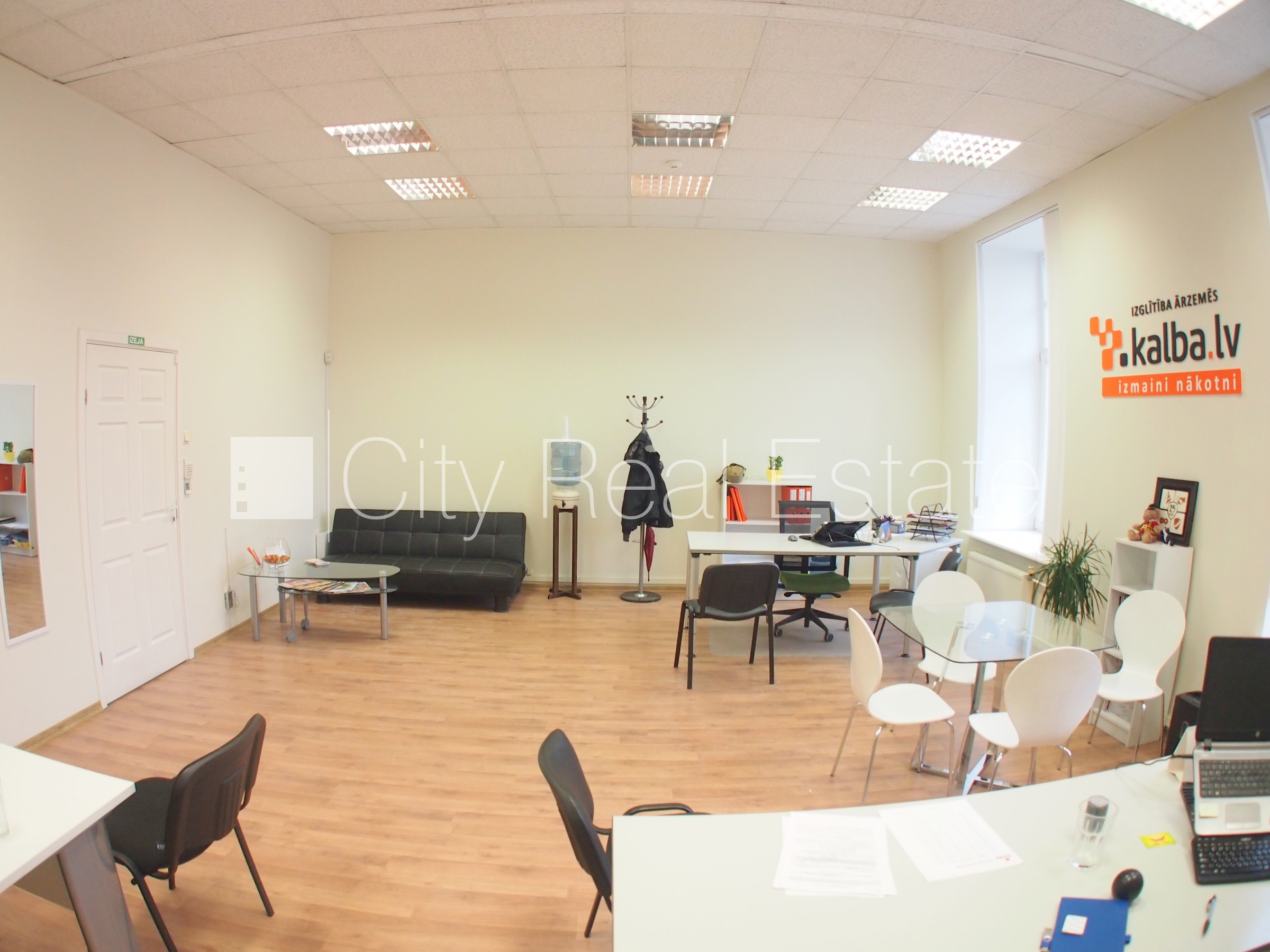 Объявление. Фасадный дом, реновированный дом, плата за обслуживание одного квадратного метра в  месяц 1,5 EUR, Цена: 408 EUR/мес. Foto #1