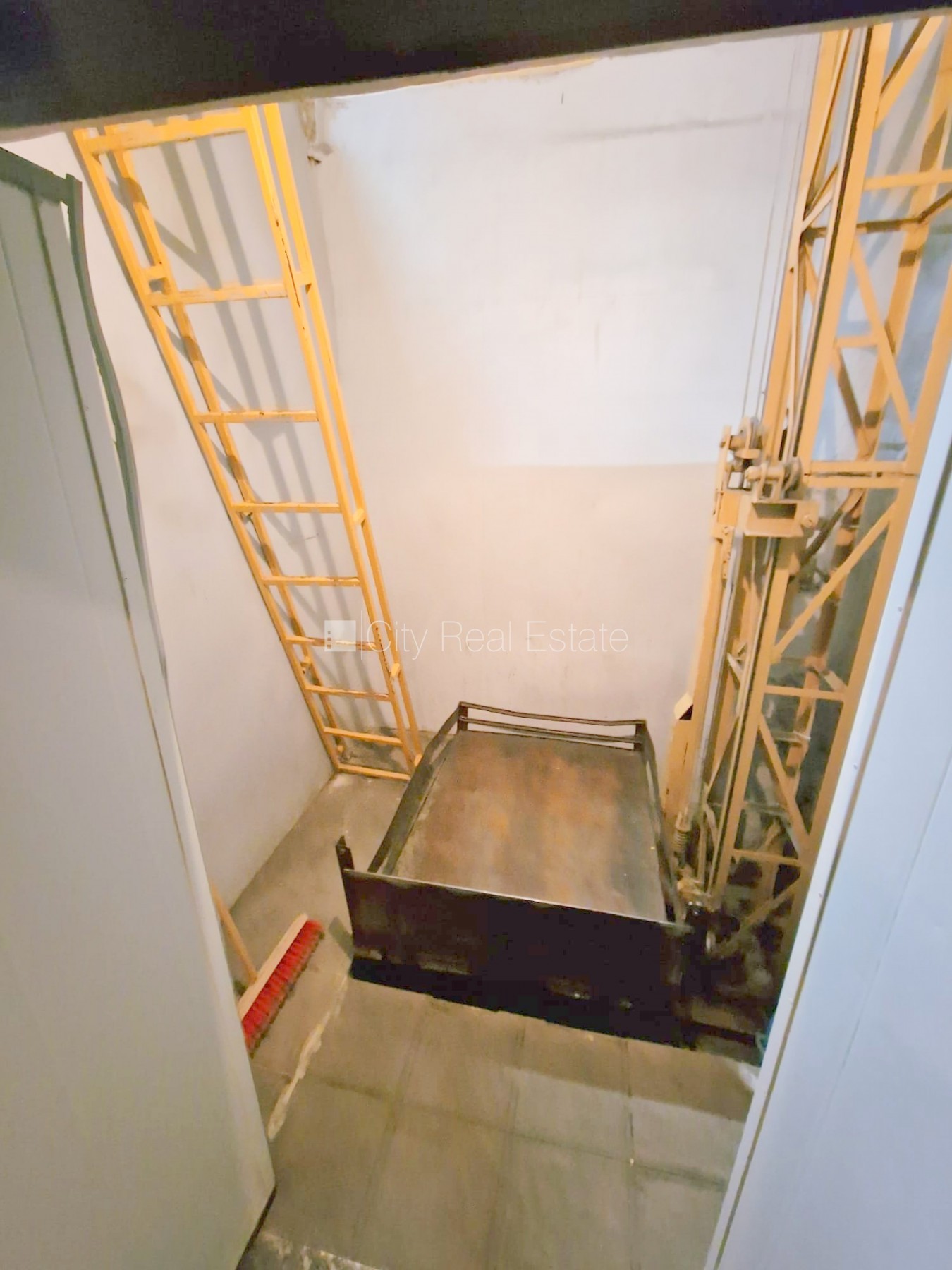 Sludinājumi. Zeme īpašumā, fasādes māja, metāla jumta segums, fasāde ar dekoratīvo apmetumu, pagrabstāvā Cena: 210000 EUR Foto #23