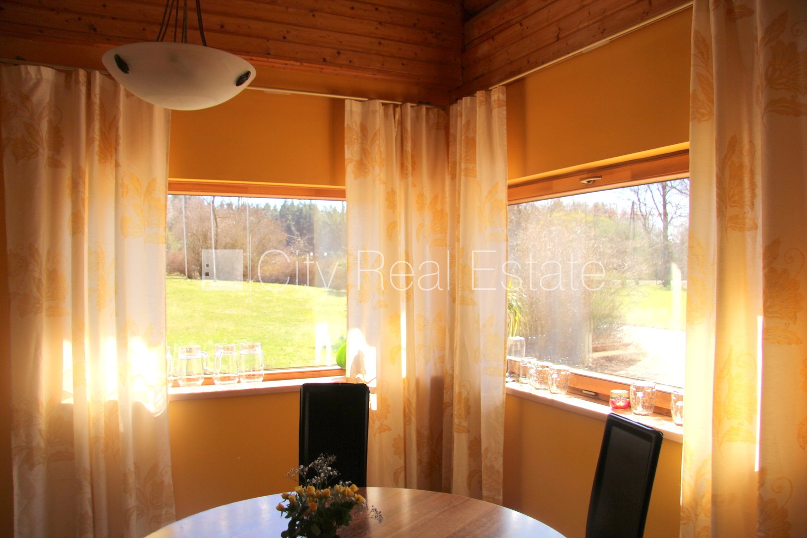 Sludinājumi. Īpašumu pārdod ar visu biznesu, zeme īpašumā, muiža, viesu māja, guļbūve, niedru jumta segums, Cena: 650000 EUR Foto #12