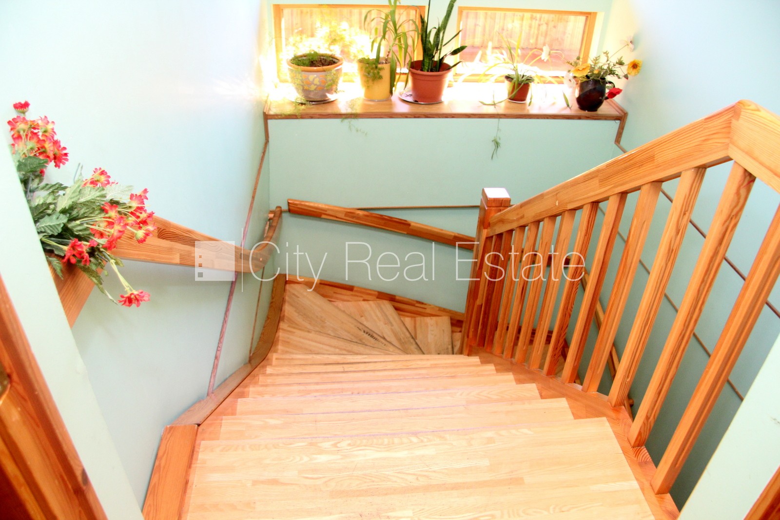 Sludinājumi. Īpašumu pārdod ar visu biznesu, zeme īpašumā, muiža, viesu māja, guļbūve, niedru jumta segums, Cena: 650000 EUR Foto #15