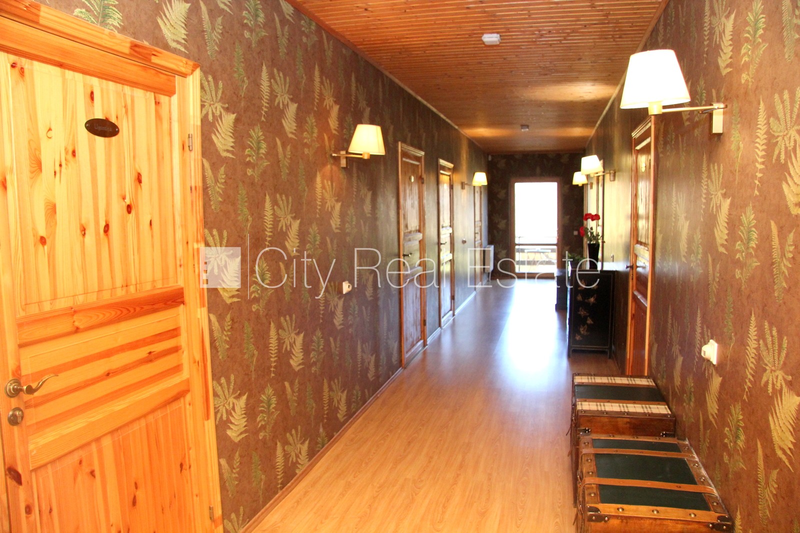 Sludinājumi. Īpašumu pārdod ar visu biznesu, zeme īpašumā, muiža, viesu māja, guļbūve, niedru jumta segums, Cena: 650000 EUR Foto #16