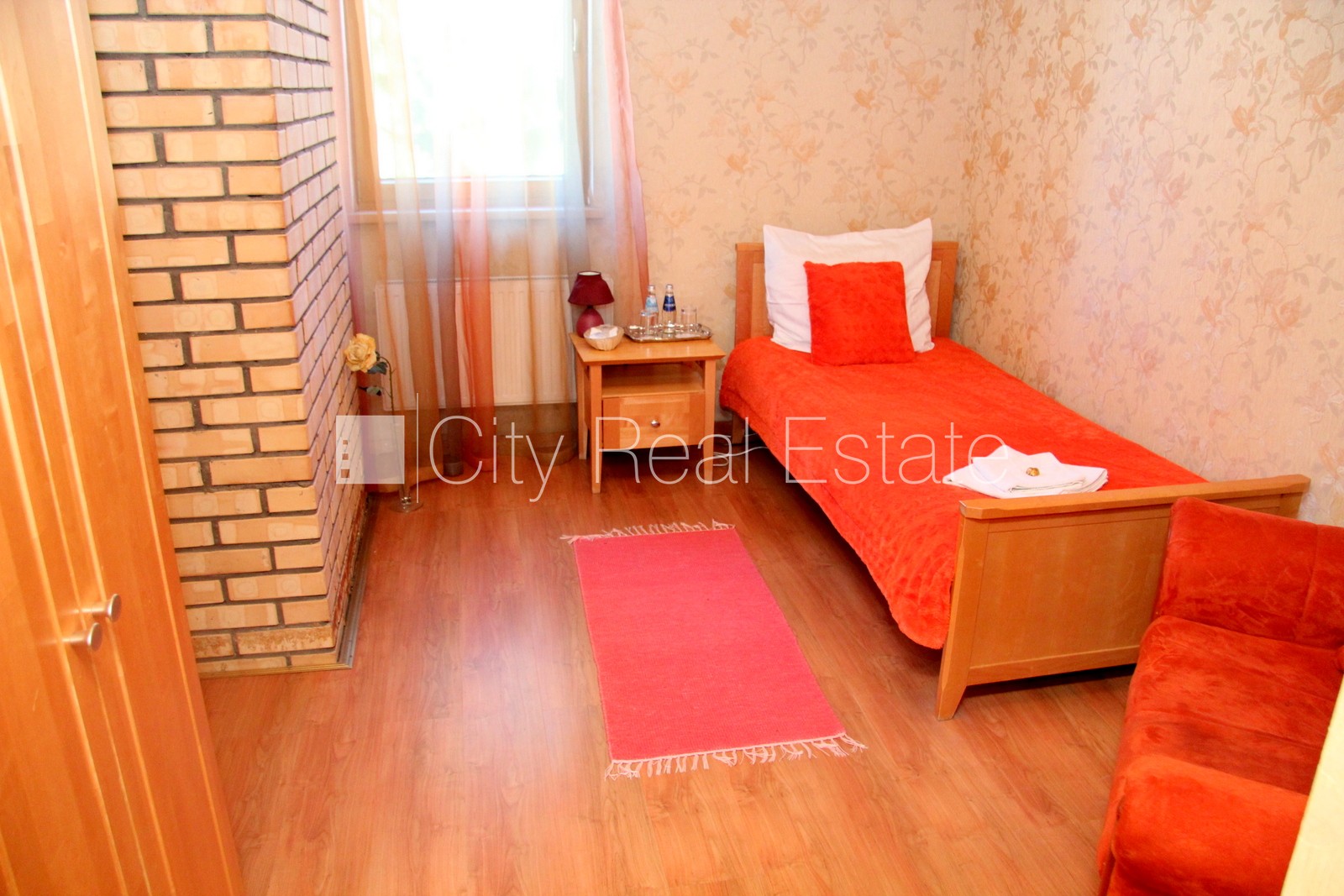 Sludinājumi. Īpašumu pārdod ar visu biznesu, zeme īpašumā, muiža, viesu māja, guļbūve, niedru jumta segums, Cena: 650000 EUR Foto #17