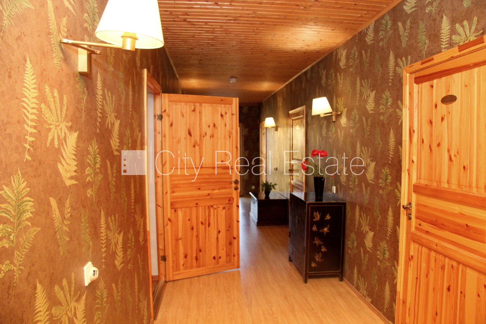 Sludinājumi. Īpašumu pārdod ar visu biznesu, zeme īpašumā, muiža, viesu māja, guļbūve, niedru jumta segums, Cena: 650000 EUR Foto #18