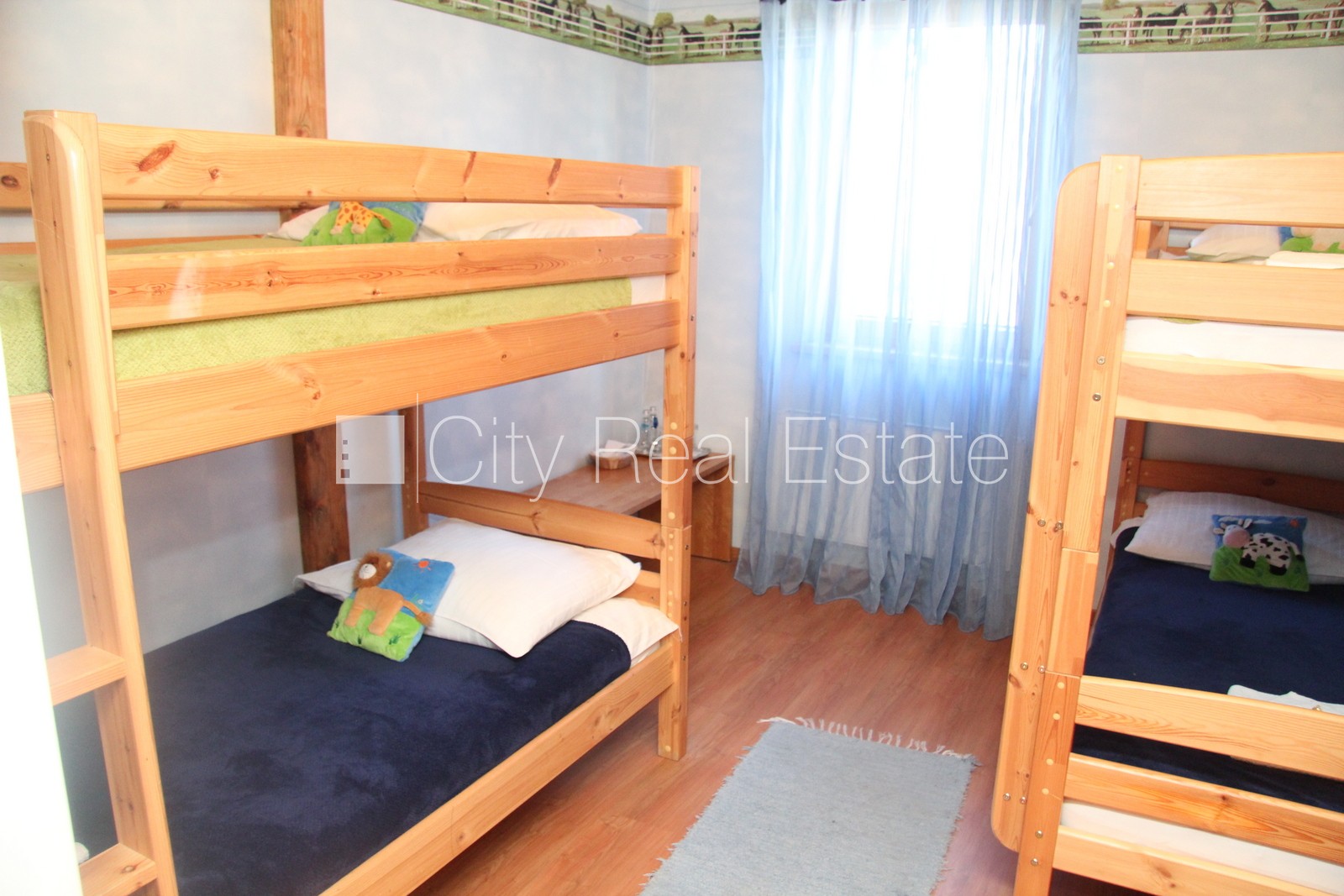 Sludinājumi. Īpašumu pārdod ar visu biznesu, zeme īpašumā, muiža, viesu māja, guļbūve, niedru jumta segums, Cena: 650000 EUR Foto #19