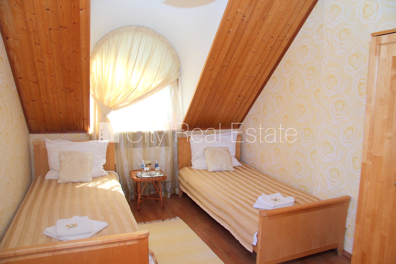 Sludinājumi. Īpašumu pārdod ar visu biznesu, zeme īpašumā, muiža, viesu māja, guļbūve, niedru jumta segums, Cena: 650000 EUR Foto #23