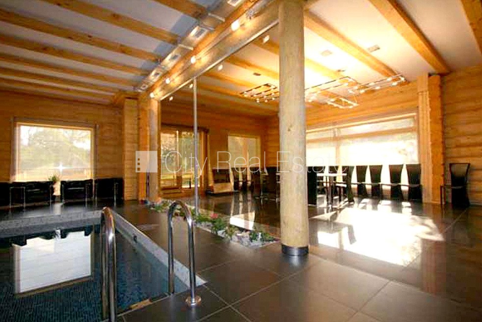 Sludinājumi. Īpašumu pārdod ar visu biznesu, zeme īpašumā, muiža, viesu māja, guļbūve, niedru jumta segums, Cena: 650000 EUR Foto #7