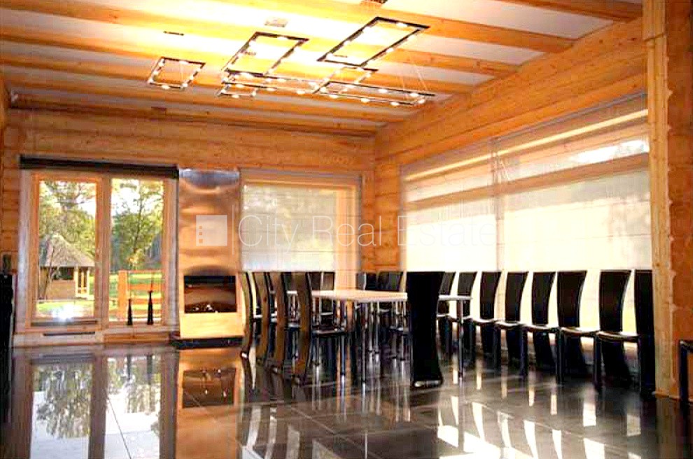 Sludinājumi. Īpašumu pārdod ar visu biznesu, zeme īpašumā, muiža, viesu māja, guļbūve, niedru jumta segums, Cena: 650000 EUR Foto #5