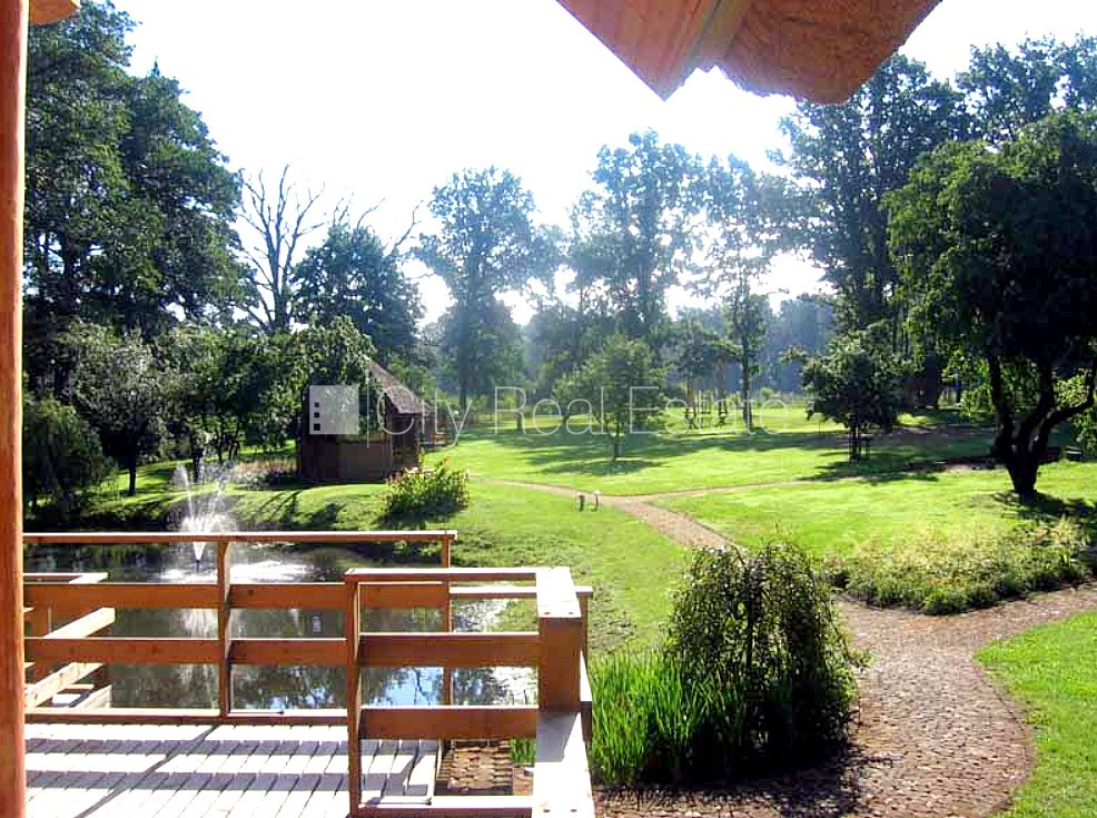 Sludinājumi. Īpašumu pārdod ar visu biznesu, zeme īpašumā, muiža, viesu māja, guļbūve, niedru jumta segums, Cena: 650000 EUR Foto #13