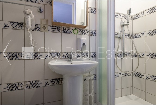 Sludinājumi. Fasādes māja, renovēta māja, labiekārtota apzaļumota teritorija, slēgta teritorija, ieeja no ielas Cena: 253 EUR/mēn Foto #10