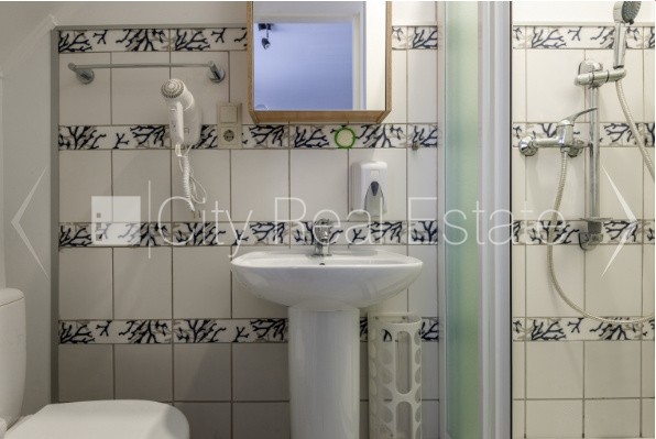 Sludinājumi. Fasādes māja, renovēta māja, labiekārtota apzaļumota teritorija, slēgta teritorija, ieeja no ielas Cena: 253 EUR/mēn Foto #11