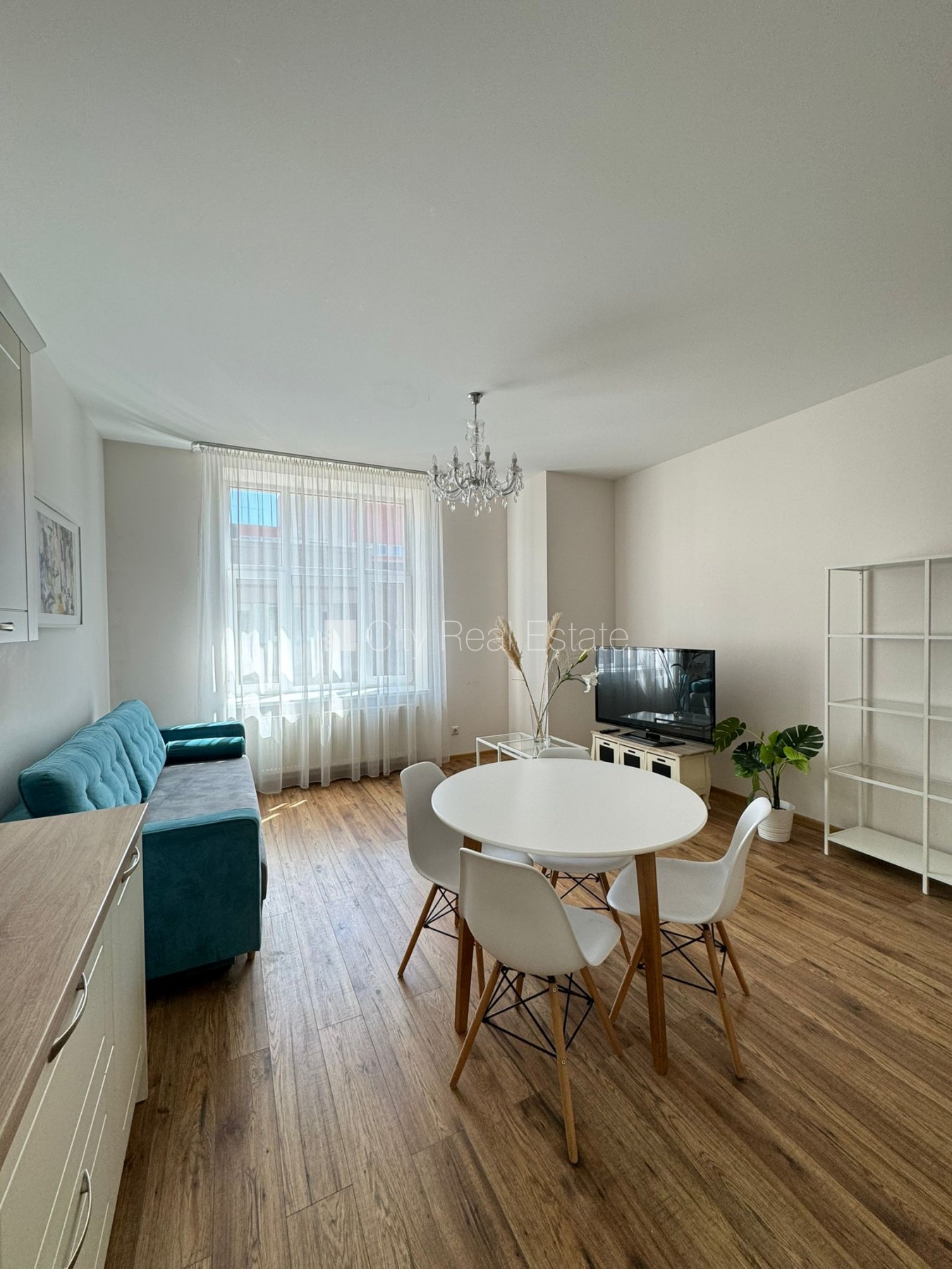 Sludinājumi. Fasādes māja, renovēta māja, labiekārtots apzaļumots pagalms, slēgts pagalms, ieeja no ielas, ir Cena: 880 EUR/mēn Foto #2