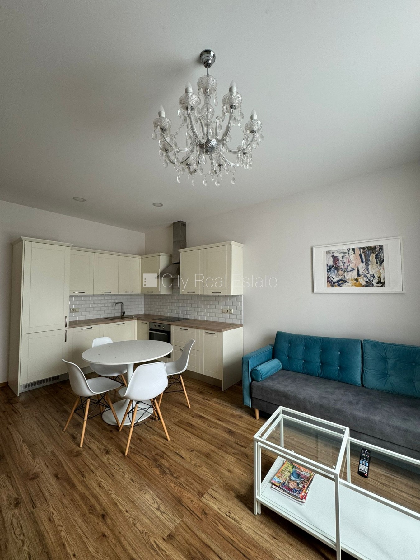 Sludinājumi. Fasādes māja, renovēta māja, labiekārtots apzaļumots pagalms, slēgts pagalms, ieeja no ielas, ir Cena: 880 EUR/mēn Foto #3