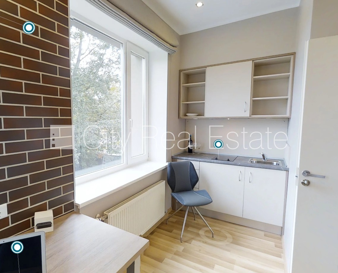 Sludinājumi. Pagalma māja, renovēta māja, labiekārtota apzaļumota teritorija, vieta automašīnai, studio tipa, Cena: 525 EUR/mēn Foto #3