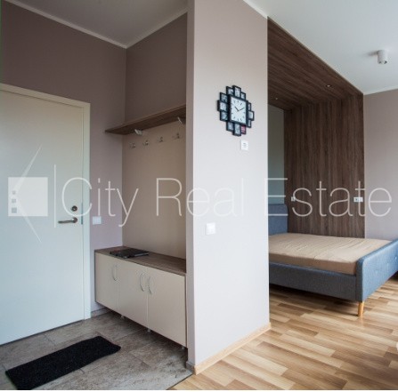 Sludinājumi. Pagalma māja, renovēta māja, labiekārtota apzaļumota teritorija, vieta automašīnai, studio tipa, Cena: 525 EUR/mēn Foto #2