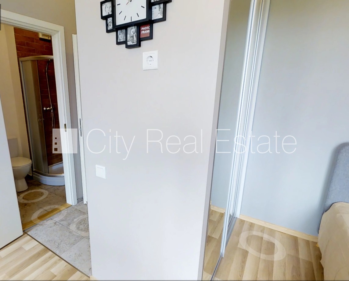 Sludinājumi. Pagalma māja, renovēta māja, labiekārtota apzaļumota teritorija, vieta automašīnai, studio tipa, Cena: 525 EUR/mēn Foto #7