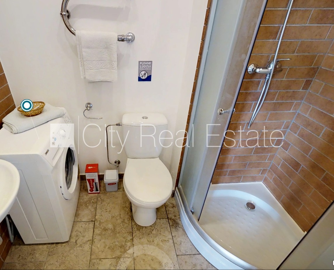 Sludinājumi. Pagalma māja, renovēta māja, labiekārtota apzaļumota teritorija, vieta automašīnai, studio tipa, Cena: 525 EUR/mēn Foto #13