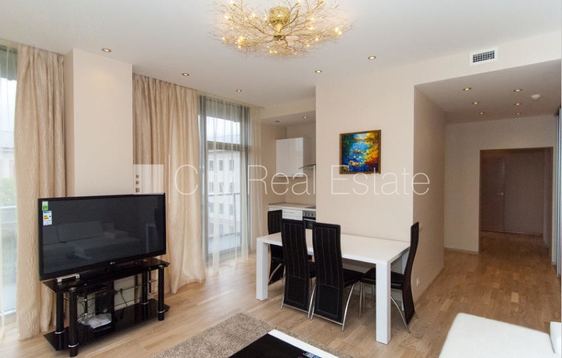 Объявление. Новостройка, возможность аренды парковки, лифт, количество спален 1 шт., одна изолированная Цена: 800 EUR/мес. Foto #1