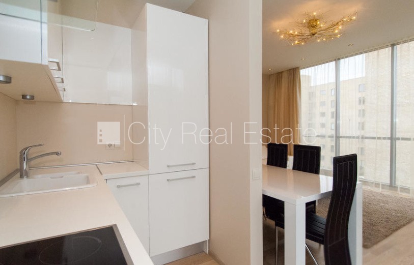 Объявление. Новостройка, возможность аренды парковки, лифт, количество спален 1 шт., одна изолированная Цена: 800 EUR/мес. Foto #2