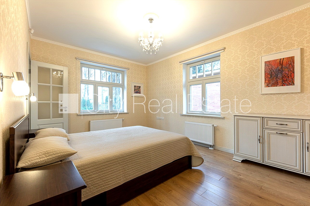 Sludinājumi. Privātmāja, labiekārtots apzaļumots pagalms, iežogota teritorija, slēgta teritorija, bezmaksas Cena: 2800 EUR/mēn Foto #5