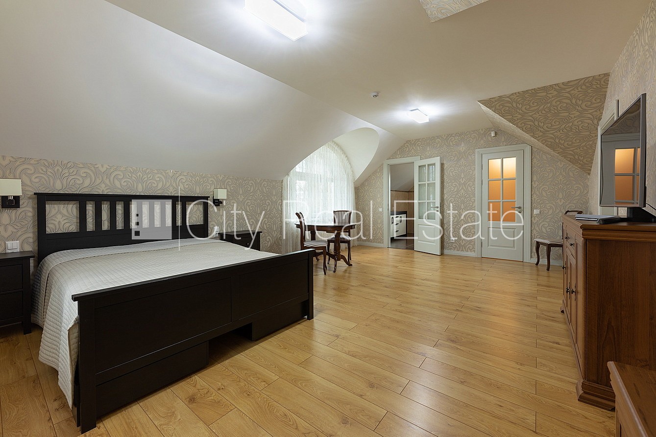 Sludinājumi. Privātmāja, labiekārtots apzaļumots pagalms, iežogota teritorija, slēgta teritorija, bezmaksas Cena: 2800 EUR/mēn Foto #9