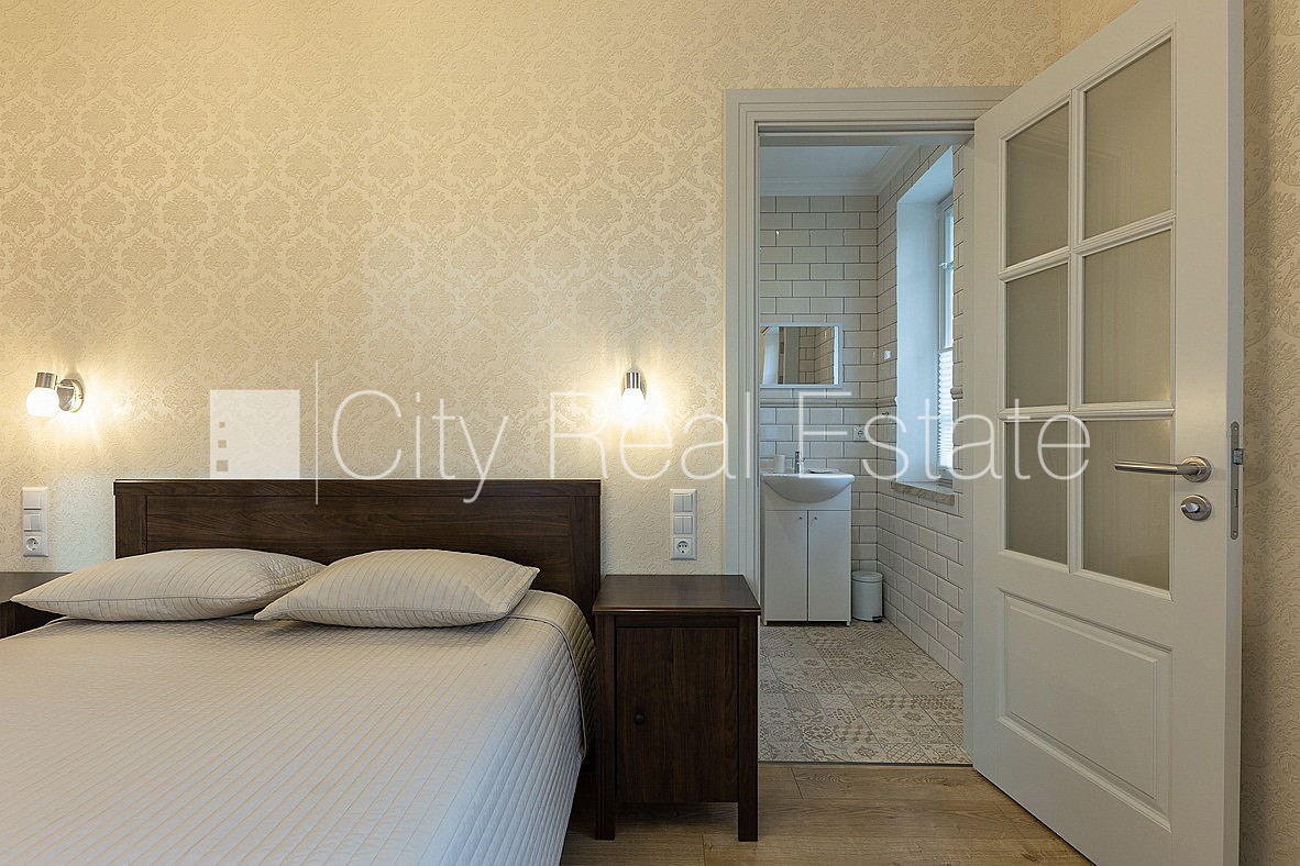 Sludinājumi. Privātmāja, labiekārtots apzaļumots pagalms, iežogota teritorija, slēgta teritorija, bezmaksas Cena: 2800 EUR/mēn Foto #7